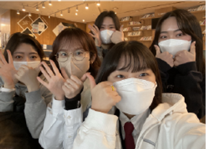 ABOUT_단체사진 프렌즈6.png