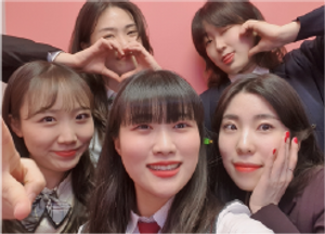 ABOUT_단체사진 프렌즈3.png