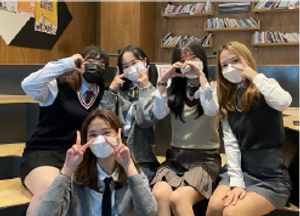 ABOUT_단체사진 프렌즈5.png