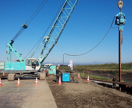 ヤマセ工業　クローラバイブロ