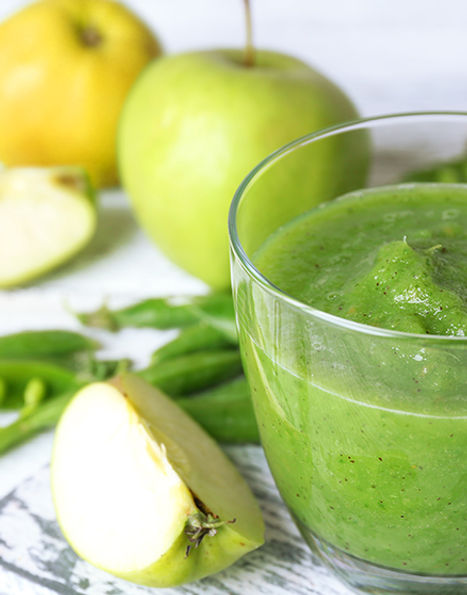 Green smoothie and apples