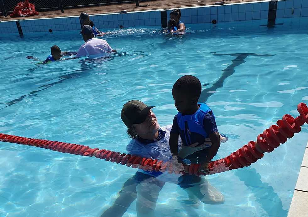 Suriname 2022 - Helping A Star