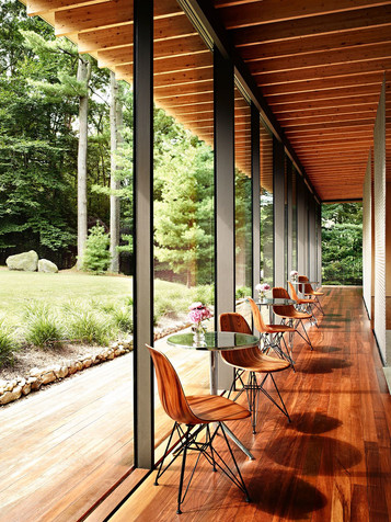 ig_prd_ovw_eames_molded_wood_chairs_02.j