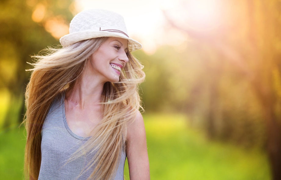 Attractive%20young%20woman%20enjoying%20