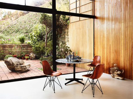 ig_prd_ovw_eames_molded_wood_chairs_01.j