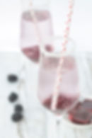 Bubbels met ijsblokje bramen