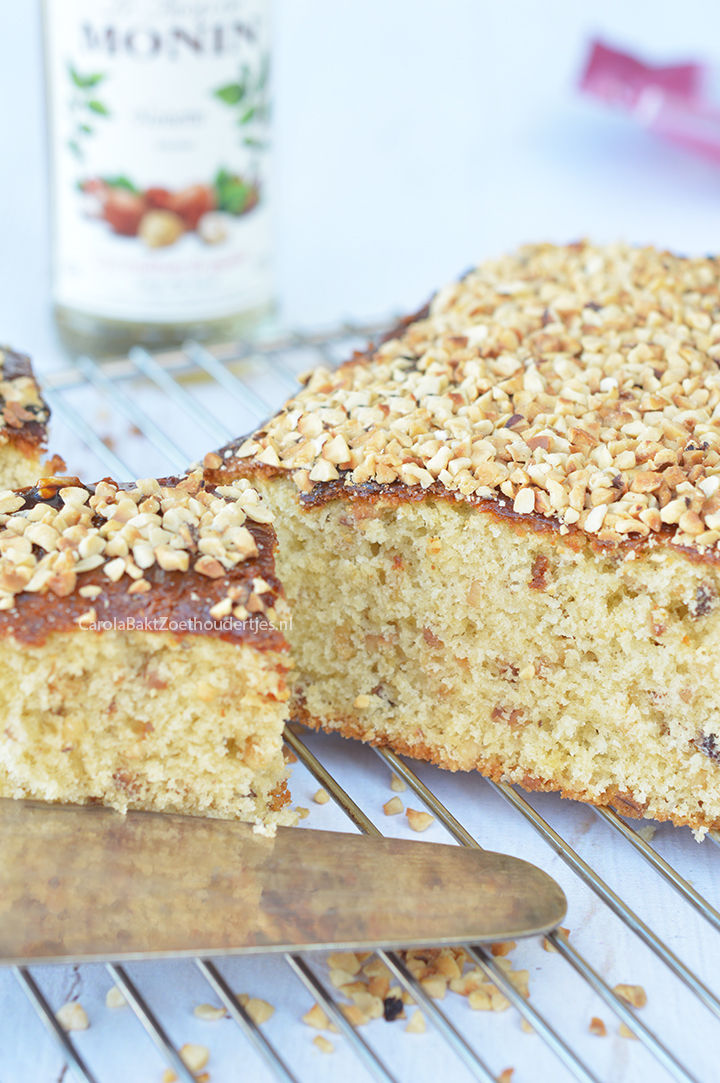 Hazelnoten plaatcake met slagroom in plaats van boter