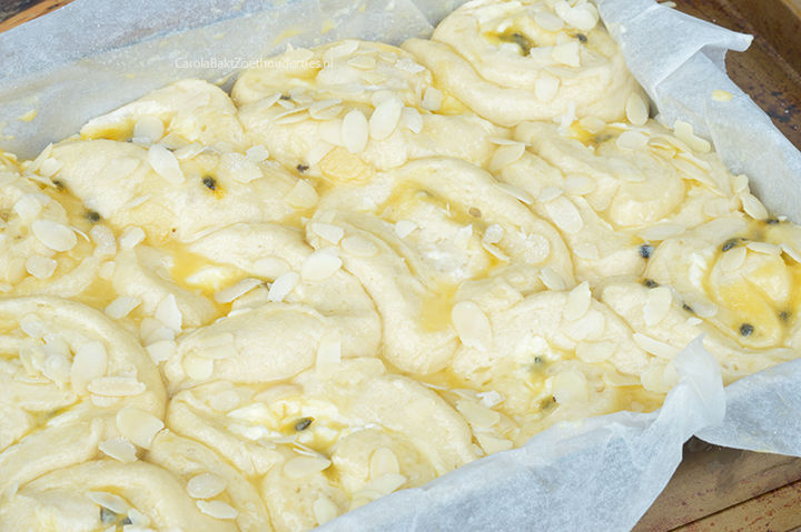 Cheesecake passievrucht rolls laten rijzen