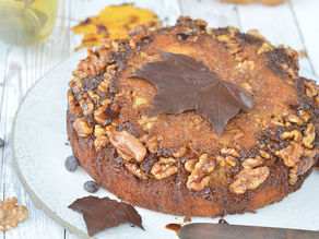Sticky walnoten upside down cake