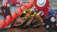 Kleurrijke pure chocolade carnaval cupcakes