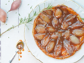 Tarte tatin met uien en rozemarijn