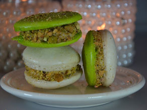 Macarons met pistache mokka vulling
