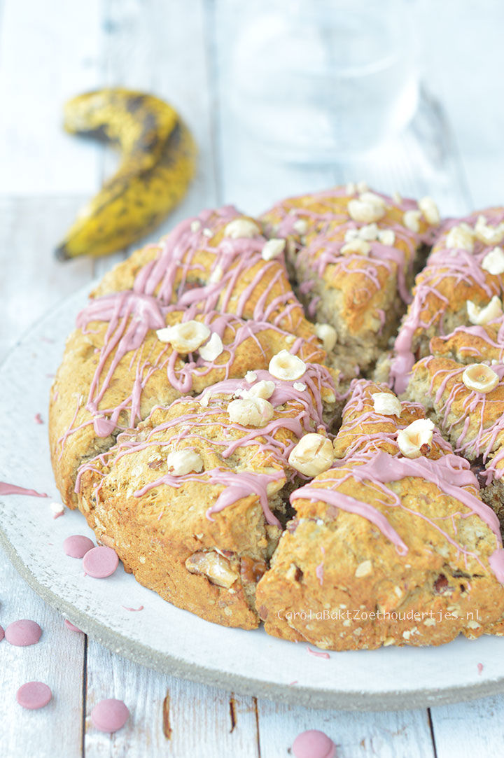 Bananen scones met noten en havermout
