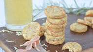 Hartige koekjes met bacon, rozemarijn en kaas