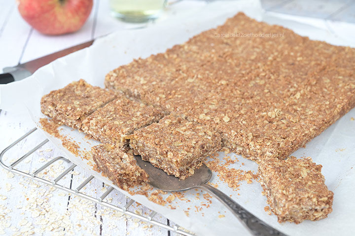 Havermoutkoek met appel van Anouk van Heel Holland Bakt