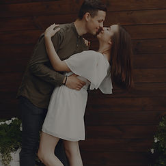 beautiful-couple-spend-time-summer-city_
