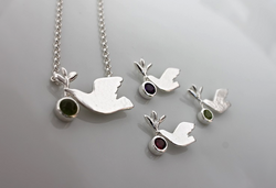Necklace.Colomba-olivo