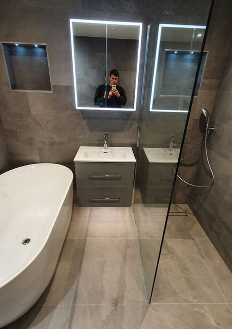 Luxury bathroom decorator london