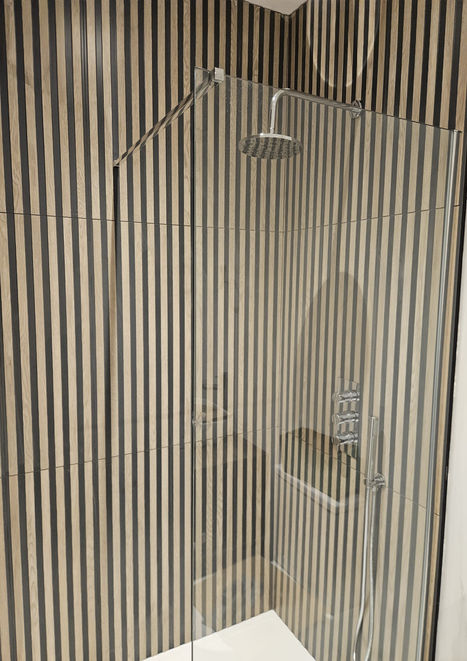 Luxury bathroom decorator london