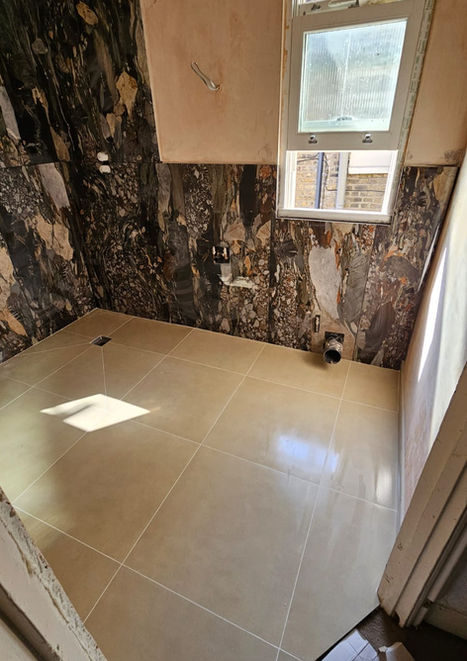 Luxury bathroom decorator london