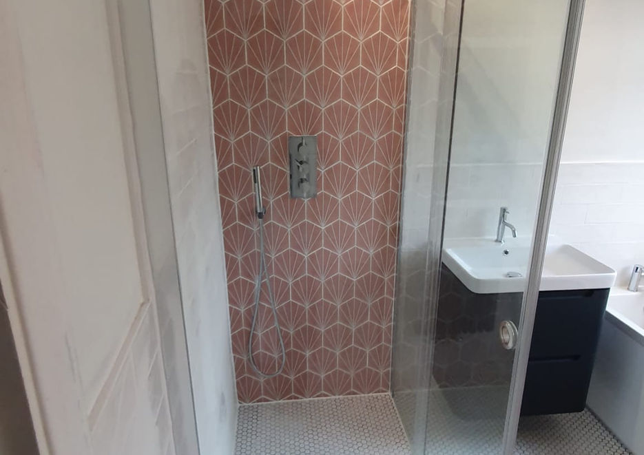 Luxury bathroom decorator london