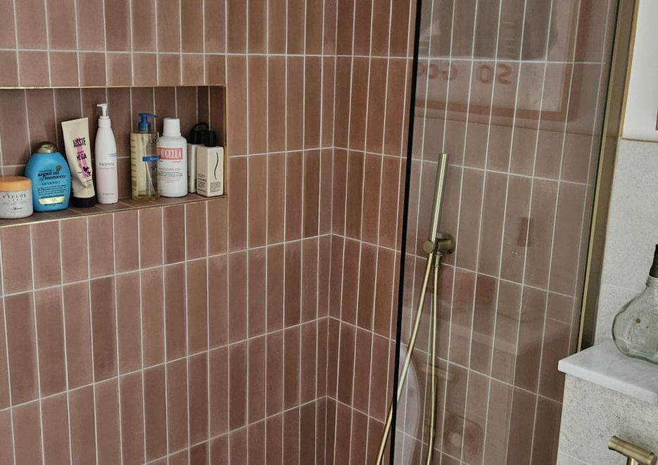 Luxury bathroom decorator london