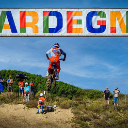 Herlings ve Vialle, Sardegna MXGP'sini kazanarak arka arkaya üçüncü bir Grand Prix zaferi ekledi