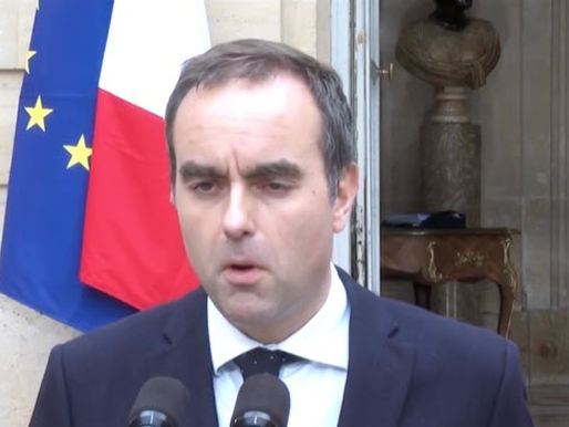 Government of France COLLAPSES - Again