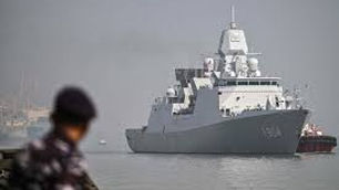 China Navy Intercepts & STOPS NATO Missile Frigate in South China Sea 