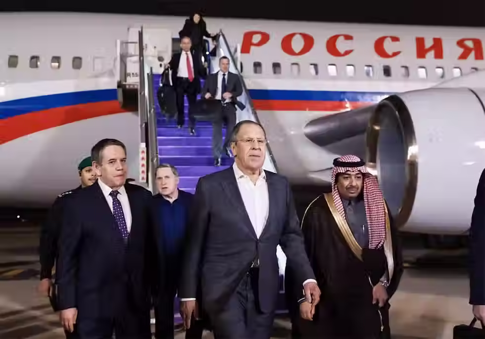Lavrov Warns That If NATO Attacked Russia, War Would Be "Very Short"