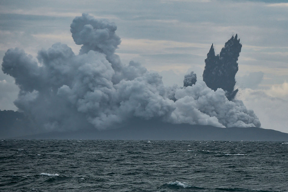 Anak Krakatau Erupts Repeatedly, Public Told to Keep 3 Km Away