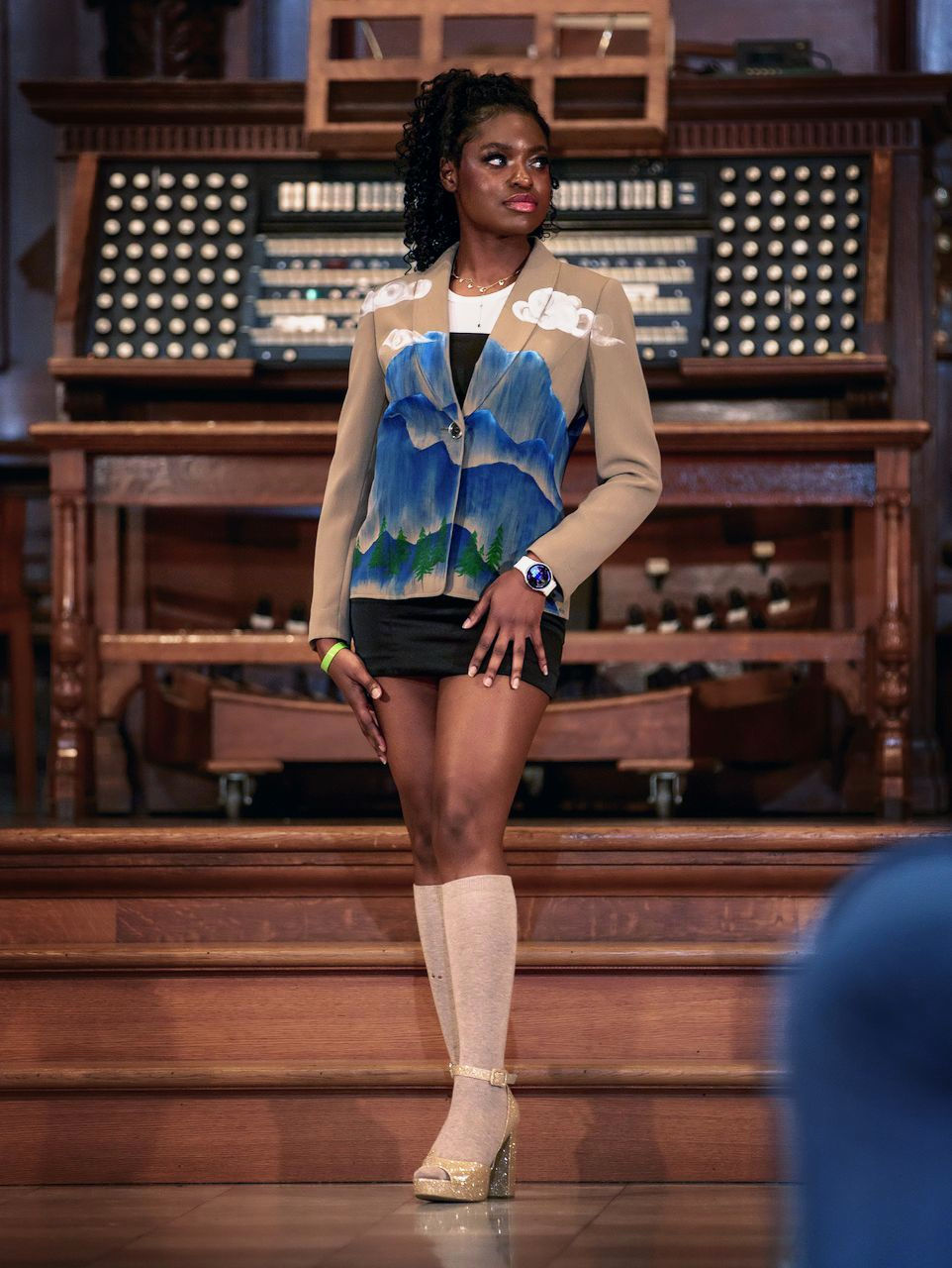 Thumbnail: Blue Mountains blazer being modeled on the runway, front view