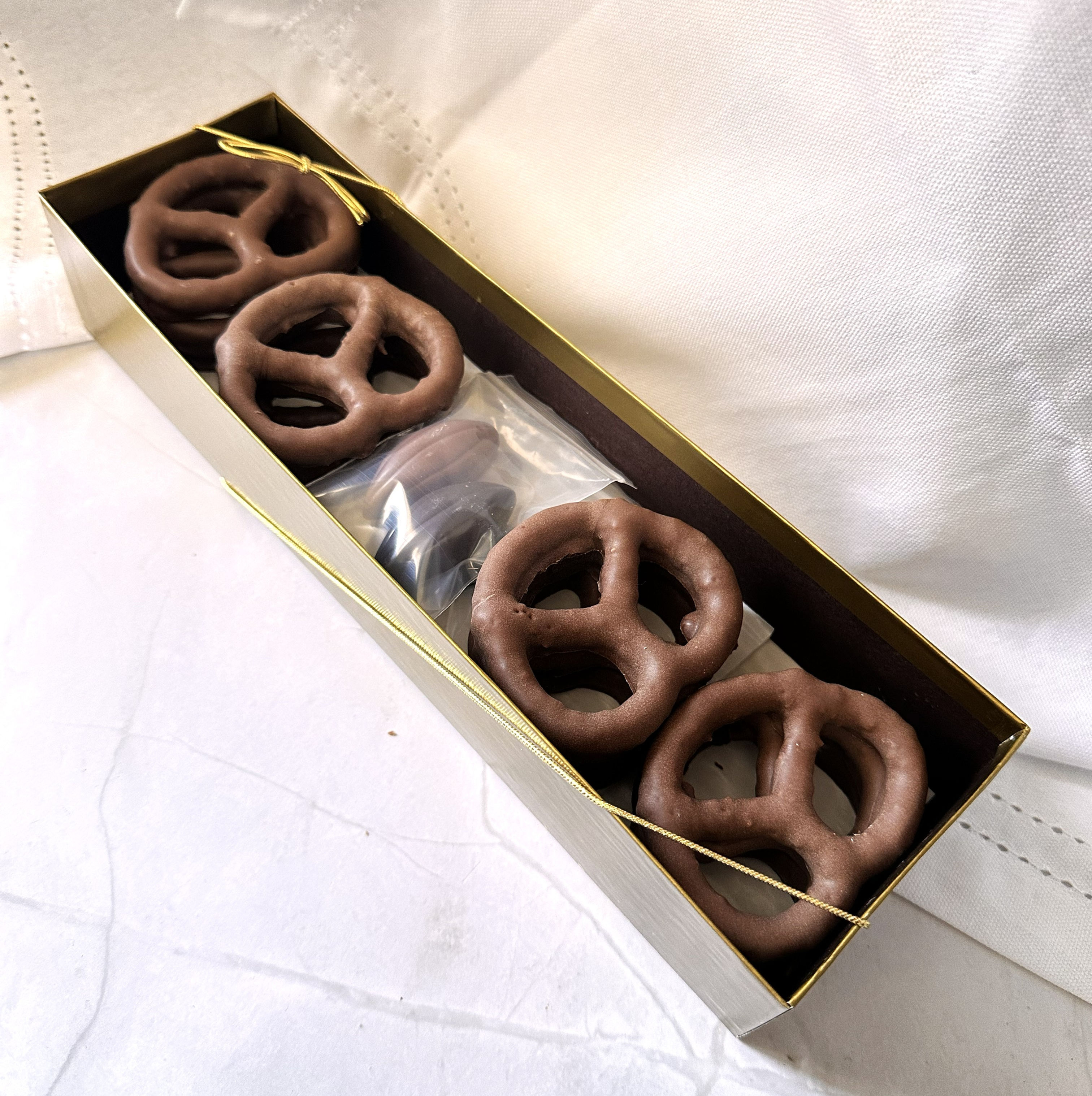 Pretzel Twists Milk Chocolate (12)