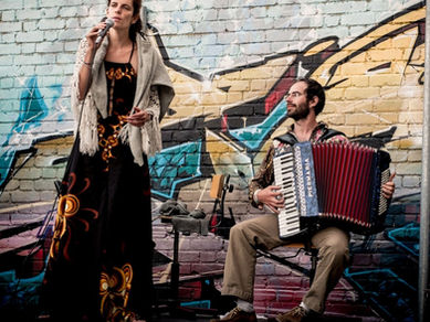 "Qui sifflote s'implique" : 3 nouveaux extraits à écouter !