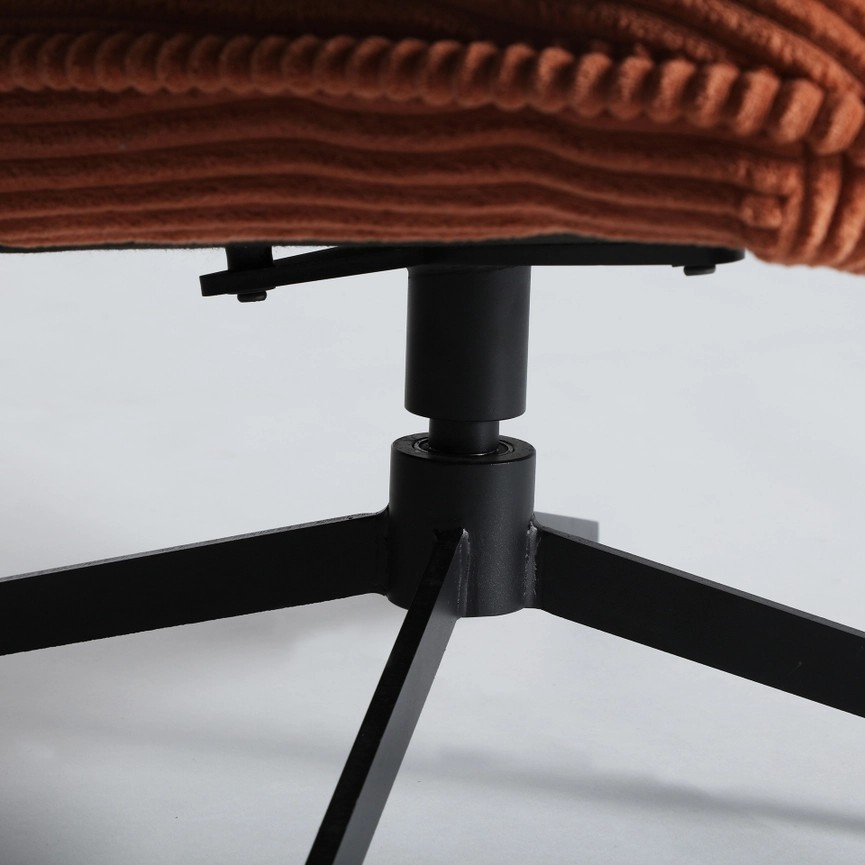 Miniature : Détail du fauteuil Kodu Gignac terracotta, assise confortable et structure robuste en métal