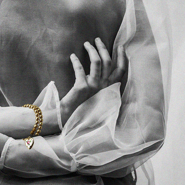 Thumbnail: Rose Heart Locket Faux Pearl Wrap Bracelet
