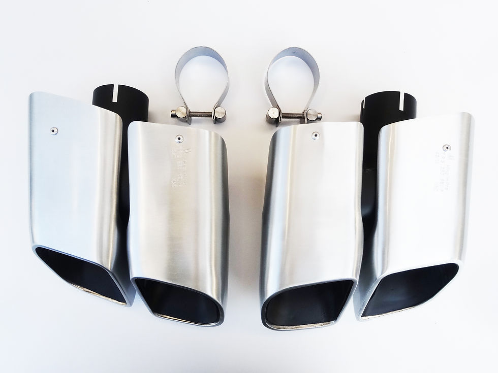 サムネイル： Porsche 95B Macan マフラーカッター Macan Turbo仕様