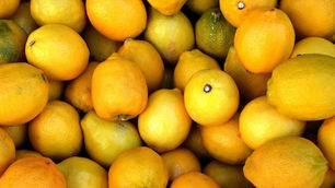 8 Amazing Health Benefits of Lemons