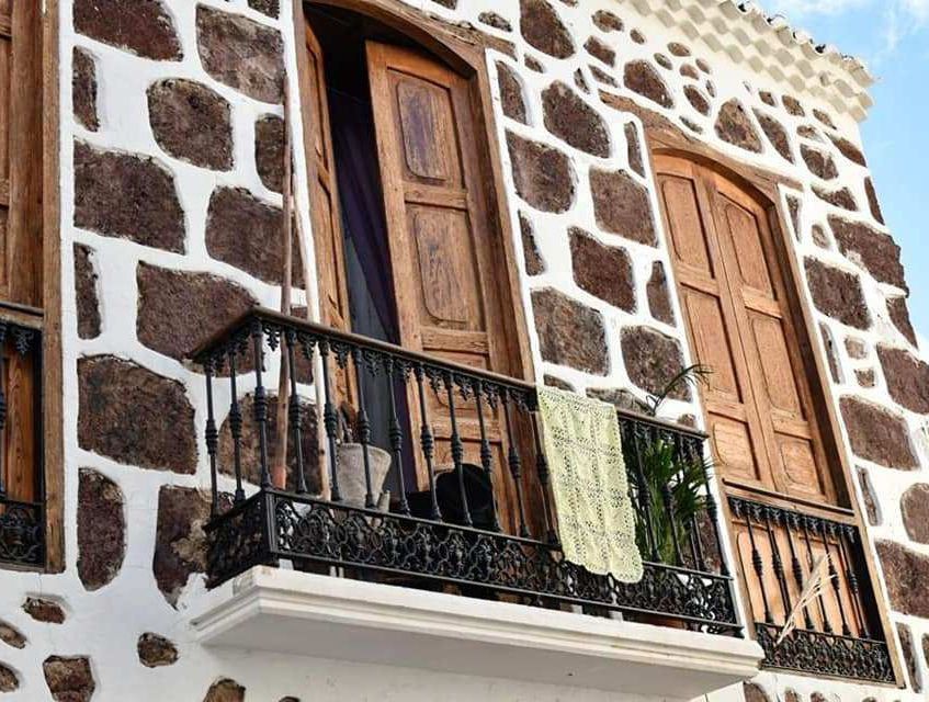 BalconPueblo.jpg