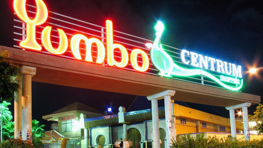 Apartment for rent Maspalomas - The Yumbo Centrum is the bigger gay shopping centre in Europe with bars, restaurants, shops and all you need to have a good time at any hour of the day.