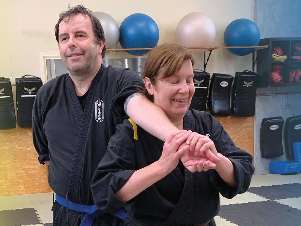 Woman arm locking man