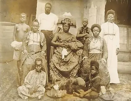 Obá-Ovonramwen-e-sua-Família.webp