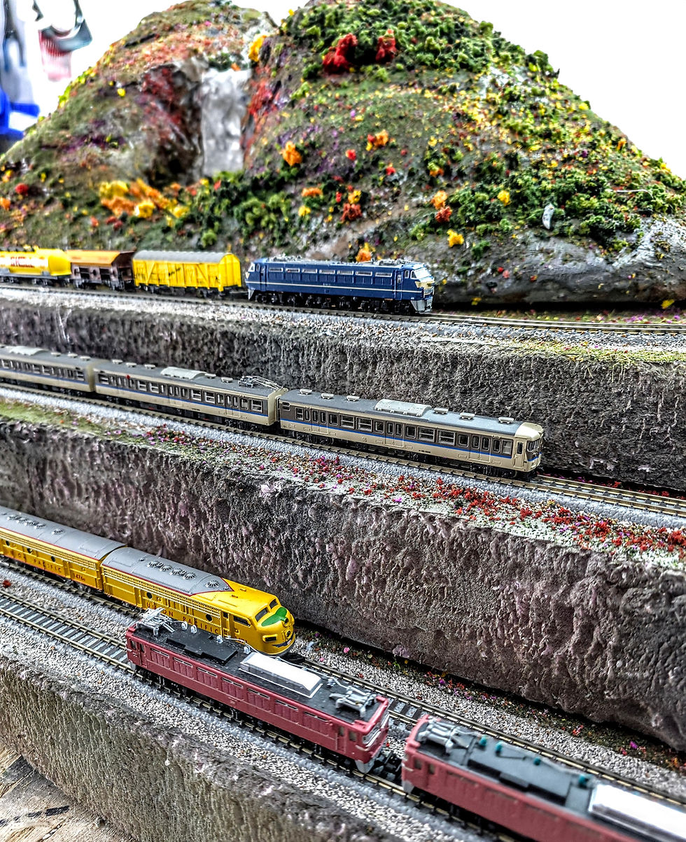 Thumbnail: Z4: Magic Mountain (4 tracks on 3 stacked layouts - 47" L x 23" W x 12" H" H)