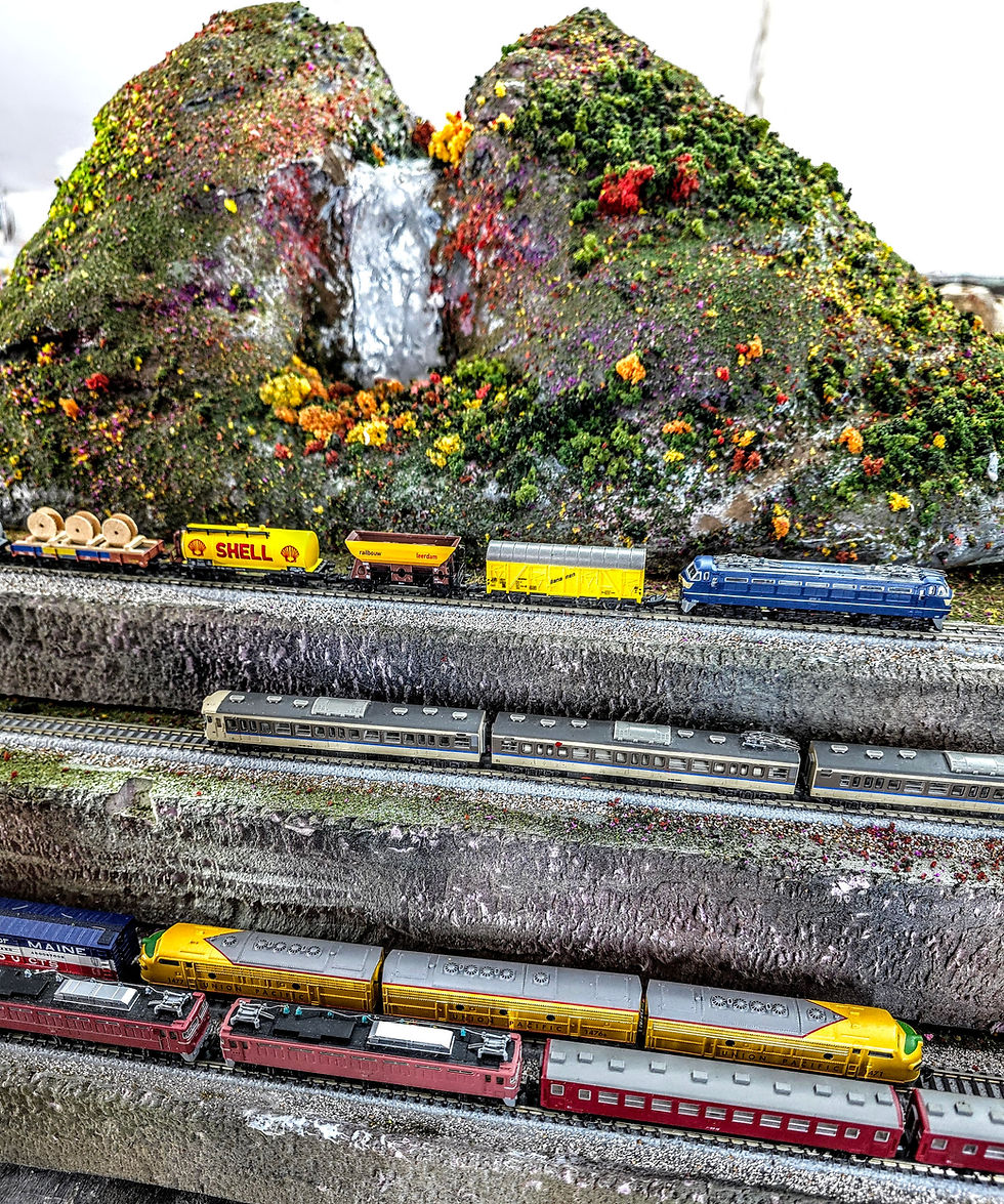 Thumbnail: Z4: Magic Mountain (4 tracks on 3 stacked layouts - 47" L x 23" W x 12" H" H)