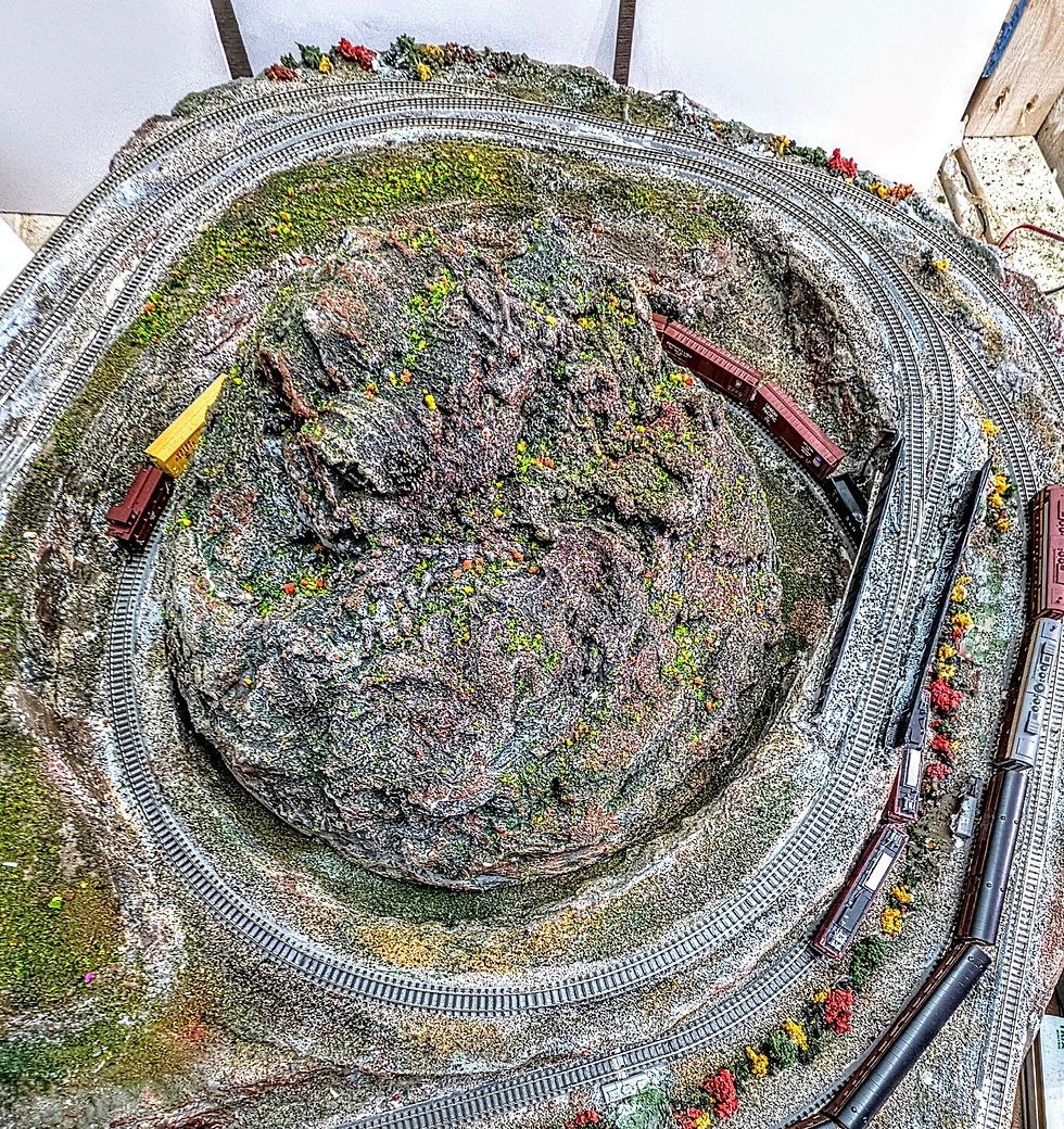 Thumbnail: Z15: 3 -track, Figure 8  (63" x 34") for long American-Style trains