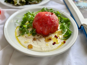 夏にぴったり皮を剥いたまるごとトマトとじゃがいもピューレの冷菜に美味しいオリーブオイルを足したヘルシープレート