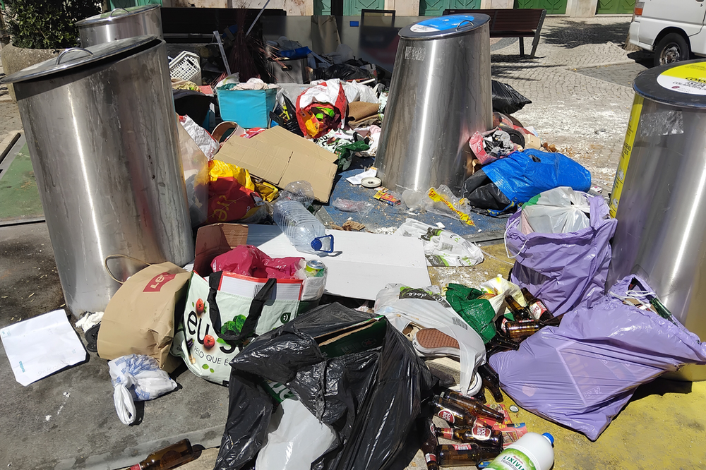 La strada è di tutti, non è una discarica