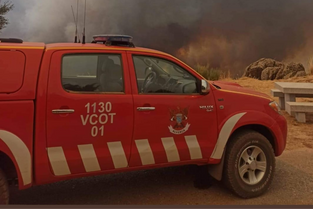 Fogo consome casas devolutas em Alverca