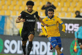 Falhas na defesa castigam Alverca com 4-1
