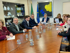 Ministra diz que fecho é provisório, mas autarcas desconfiam